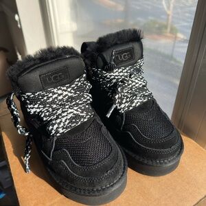 UGG Lowmell Black sneakers with Patterned Laces